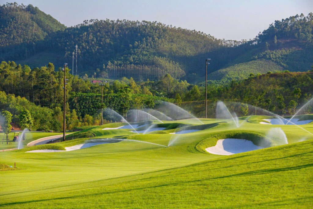 Câu lạc bộ golf Van Lang Empire T&T